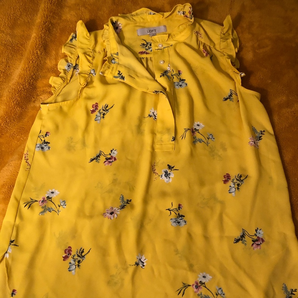 Great condition. Loft yellow blouse. Size M